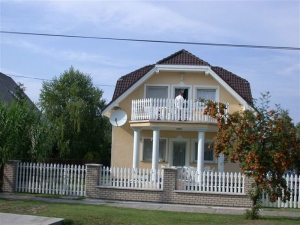 Újszerű, modern berendezésű, 2016 tavaszán felújított nyaralóház